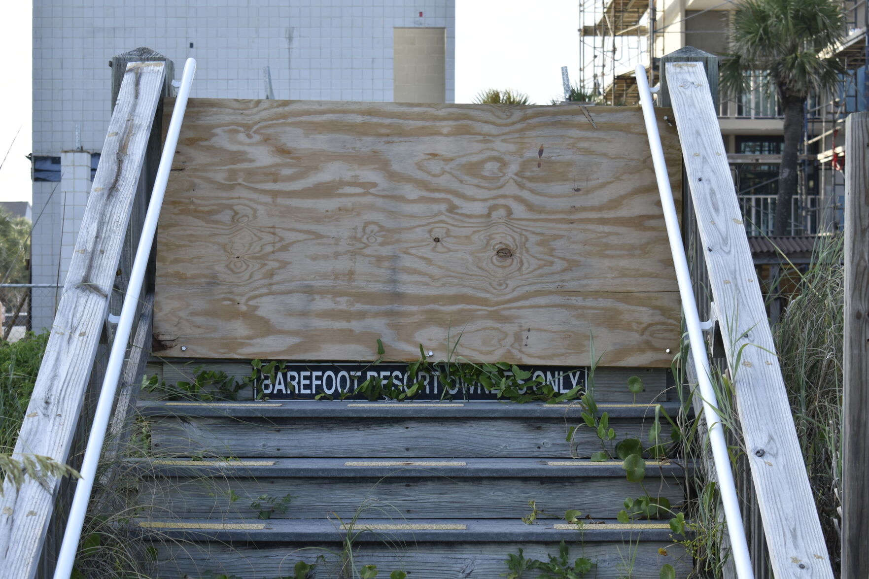 Barefoot Resort walkway